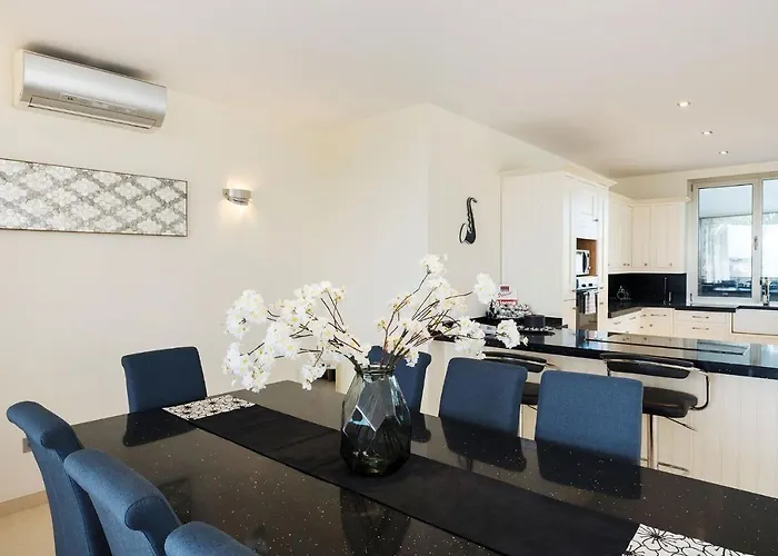 Insignia Βίλα Femés