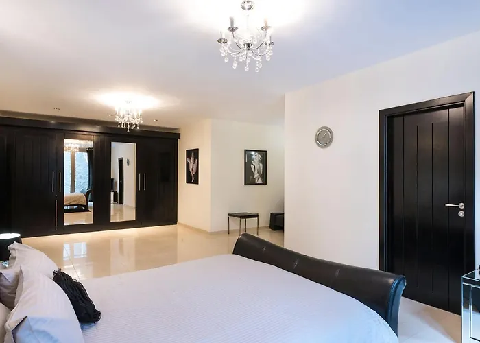 Βίλα Insignia Femés