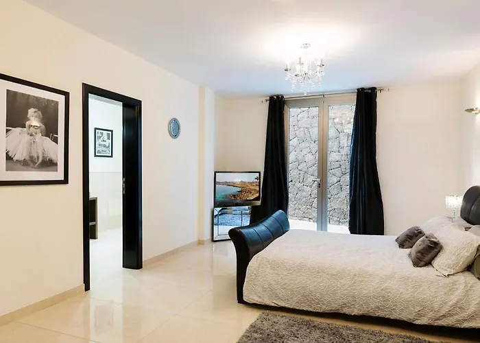 Insignia Βίλα Femés