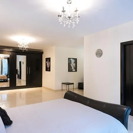 فيلة Insignia Femés